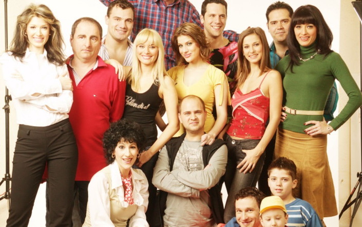 Ep 345 Reality Show La Bloc Seriale Vizioneaza Online Cele Mai Bune Seriale Productii Noi De Succes Romanesti Dar Si Seriale Mai Vechi Voyo