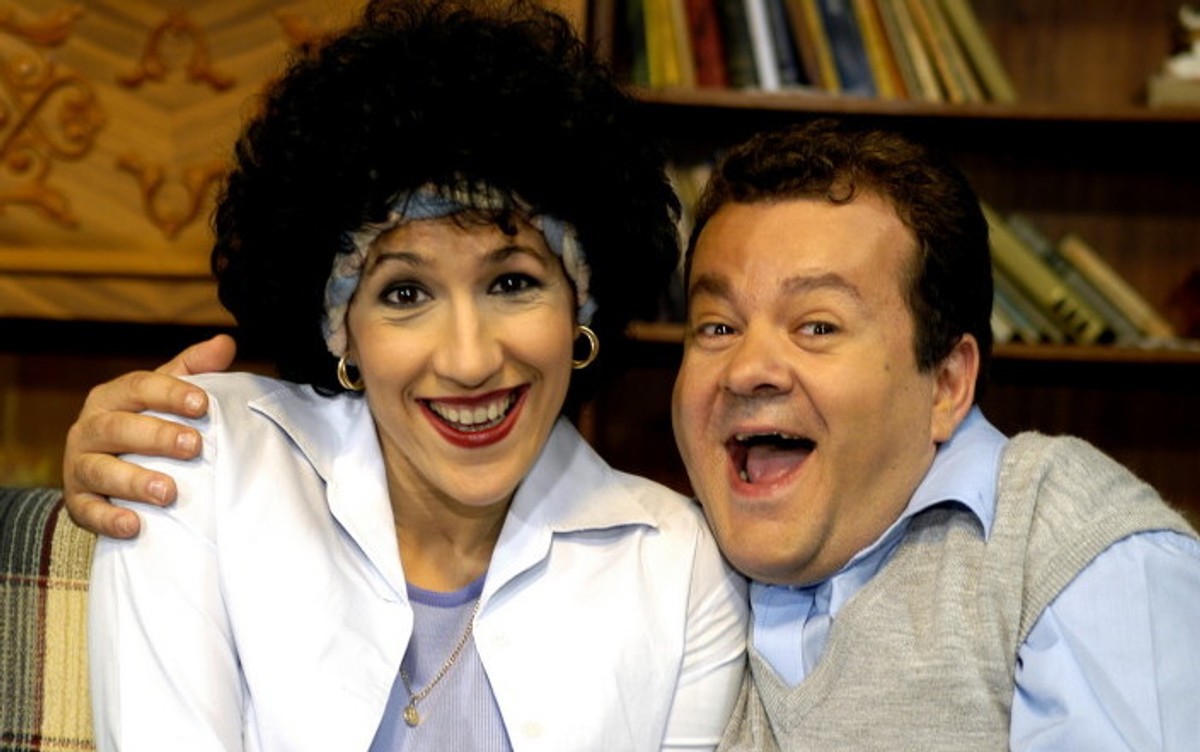Ep 240 Valentine S Day La Bloc Seriale Vizioneaza Online Cele Mai Bune Seriale Productii Noi De Succes Romanesti Dar Si Seriale Mai Vechi Voyo