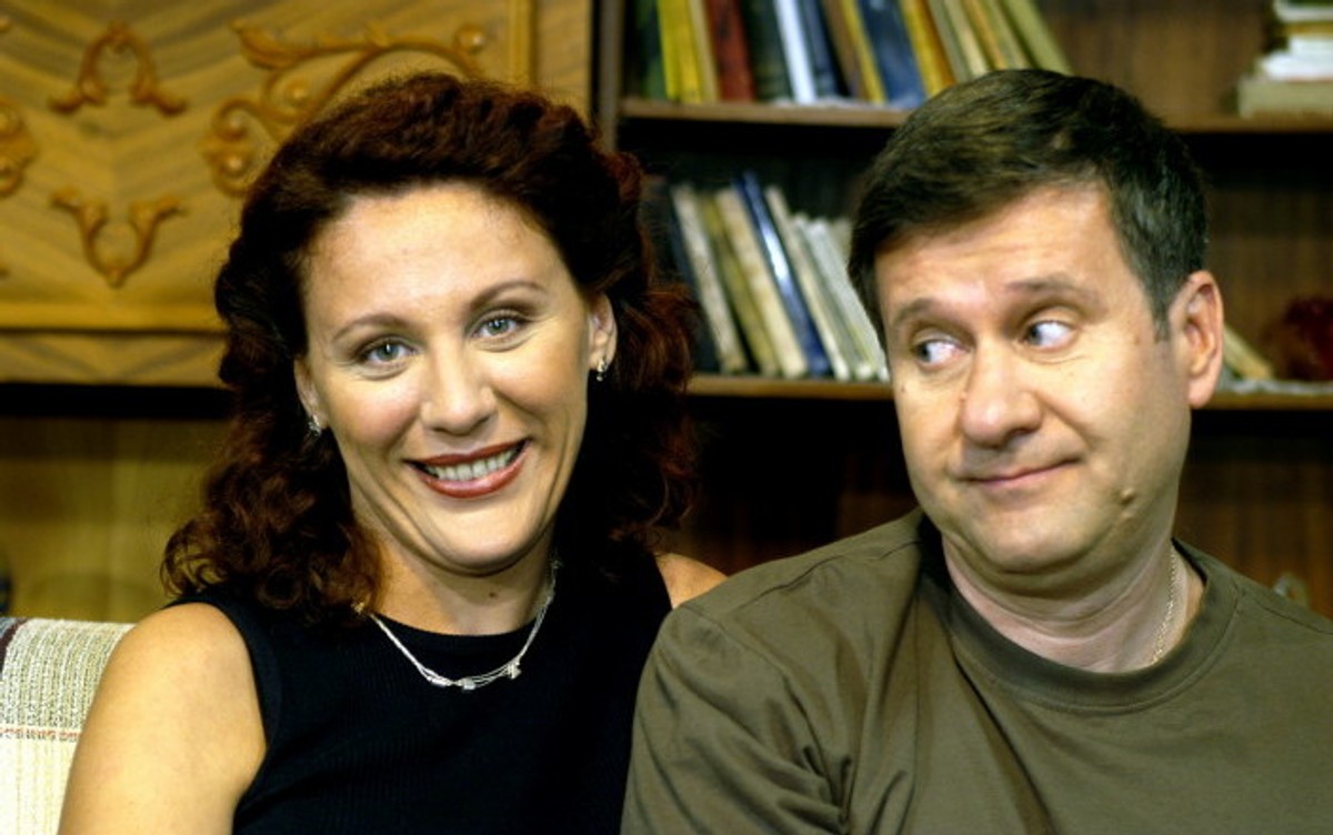 Ep 205 Demisii La Bloc Seriale Vizioneaza Online Cele Mai Bune Seriale Productii Noi De Succes Romanesti Dar Si Seriale Mai Vechi Voyo