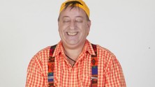 Ep 77 Poetul La Bloc Seriale Vizioneaza Online Cele Mai Bune Seriale Productii Noi De Succes Romanesti Dar Si Seriale Mai Vechi Voyo